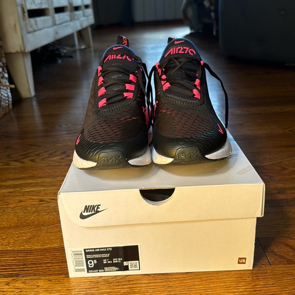 Nike Air Max 270- almost new!! - Picture 5 of 11